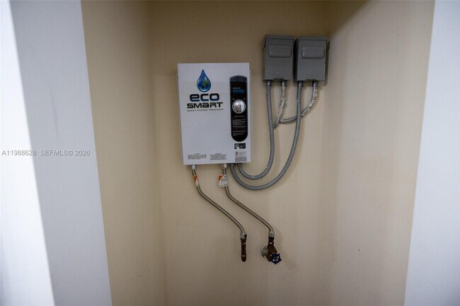 Building Photo - 3213 SE 6th St