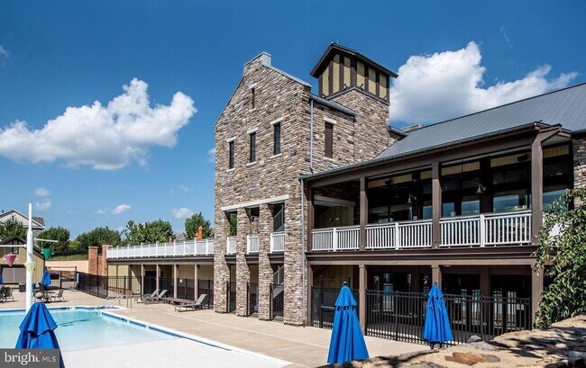 Building Photo - 1025 Forsythia Ln