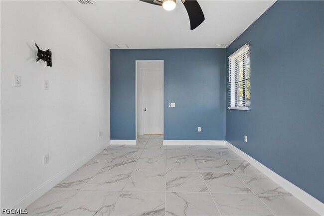Building Photo - 24 Crestwood Cir S