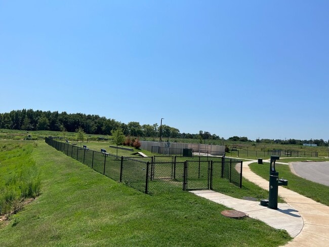 Building Photo - LEASING SPECIAL! 1/2 OFF FIRST MONTHS RENT - Featherston Village - Modern Living