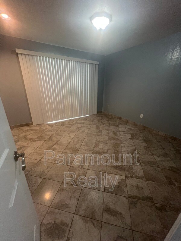 Building Photo - 974 Coral Dr