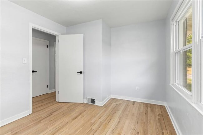 Building Photo - 4030 Circle Dr