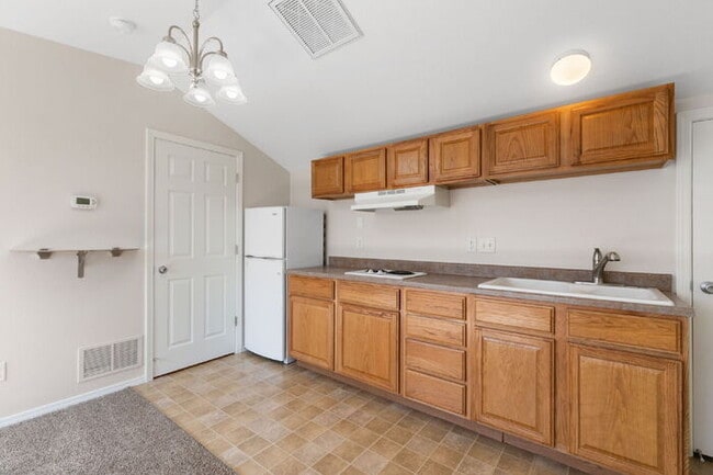 Building Photo - Studio. $810 Rent includes utilities. Oct ...
