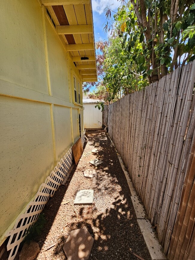 Building Photo - Studio apartment