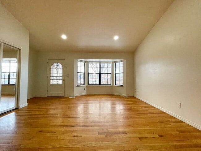 Building Photo - Renovated 3 bedroom 2 bathroom home in quiet Arvada neighborhood!