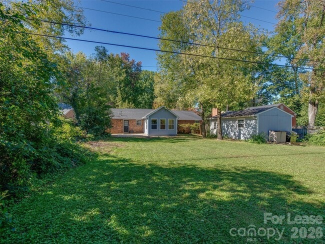 Building Photo - 709 Cooper Dr