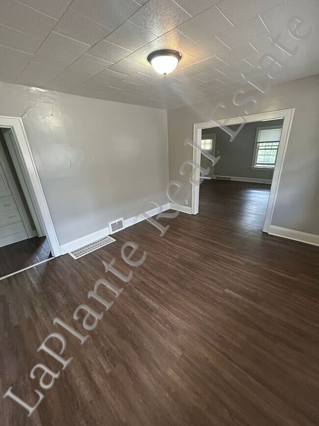 Building Photo - 4134 Lyman Ave