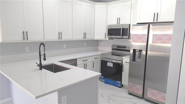 Building Photo - 826 Middleton Dr SW