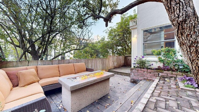 Building Photo - Beautifully Updated Flat with Gourmet Kitchen & Private Outdoor Retreat