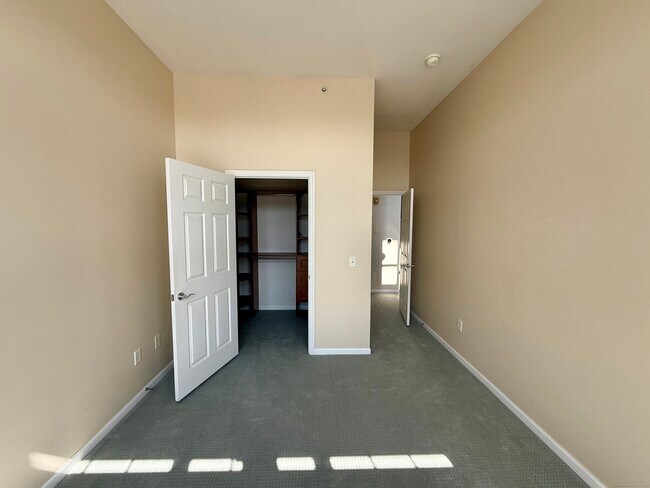 Building Photo - 850 E Main St