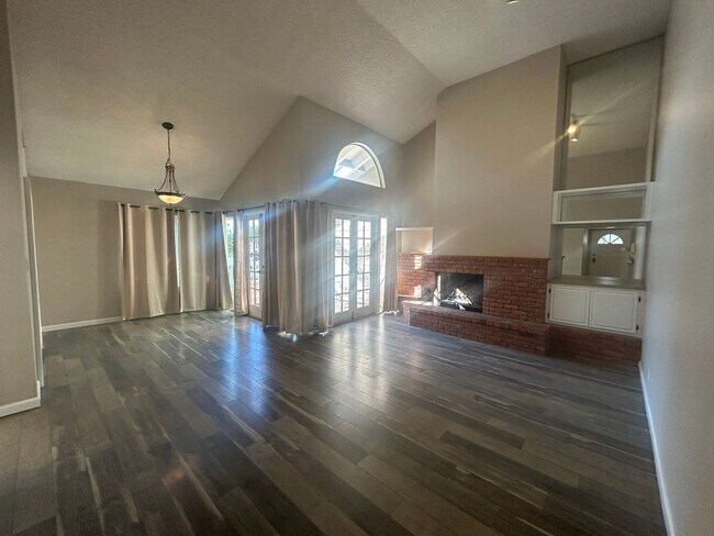 Building Photo - Upper-Level Condo – Bright, Stylish, and Ideally Located!