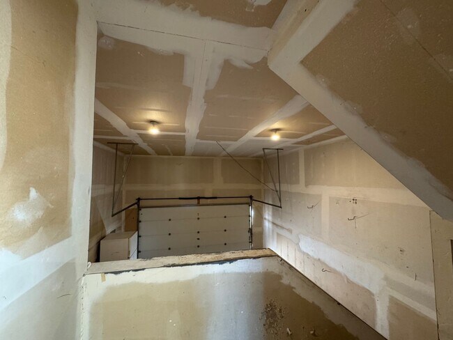 Building Photo - BH T 1335