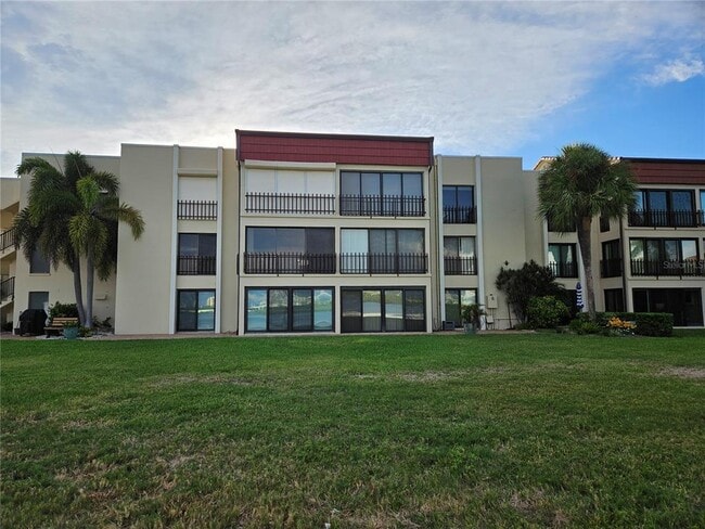 Building Photo - 865 S Gulfview Blvd