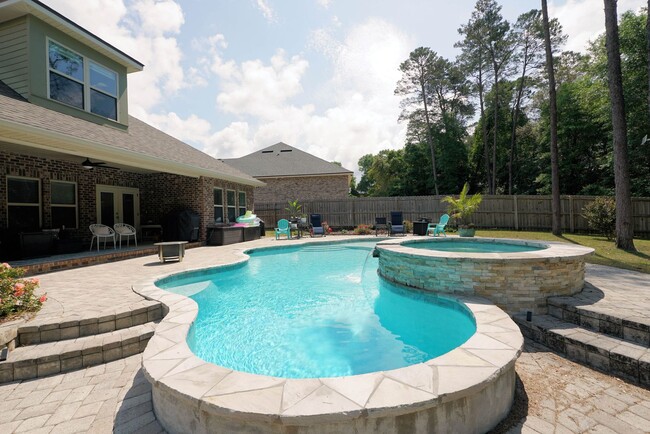 Building Photo - Pool Home in Niceville