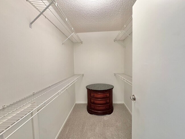 Building Photo - Winterset Condo with Gorgeous Sunset Views!