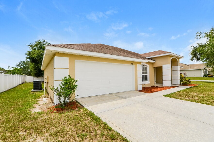 Building Photo - 2701 Athens Dr