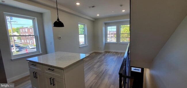 Building Photo - 307 W York St