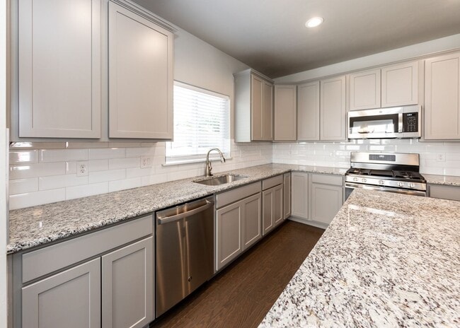 Building Photo - 5389 Sky Top Ln
