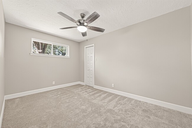 Building Photo - 1611 Drexel Dr