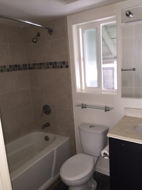 Building Photo - Encinitas Beach Cottage