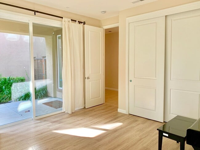 Building Photo - Perfect Shape Large 3 Story Single Family ...