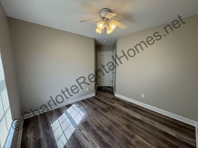 Building Photo - Nice 3 bedroom 2.5 bath home in Charlotte!