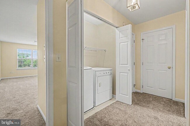 Building Photo - 645 Springhouse Ln