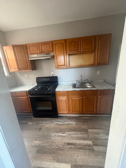 Building Photo - 2525 W Cold Spring Ln