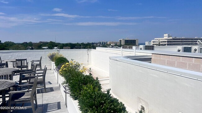 Building Photo - 57-61 Brighton Avenue Unit 301
