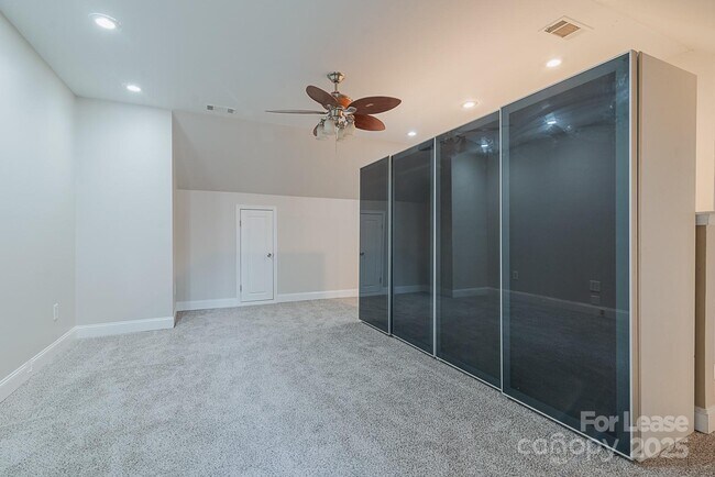Building Photo - 850 Athenian Dr