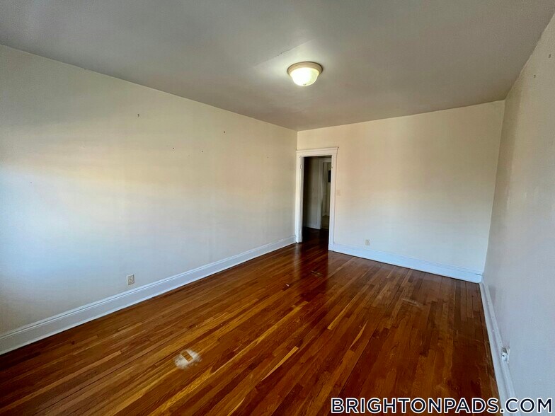 Building Photo - 131 Washington St