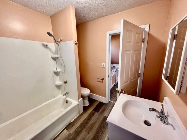 Building Photo - 719 W Jefferson St