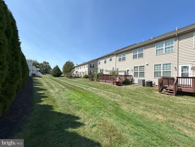 Building Photo - 122 Providence Ln