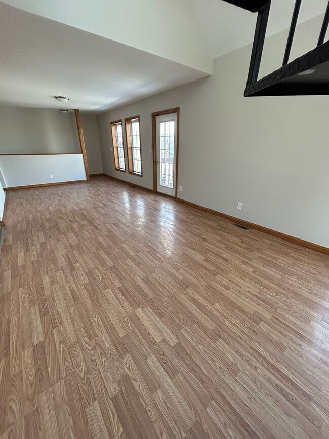 Building Photo - Bear Trax Real Estate