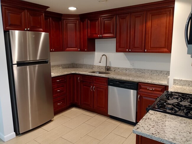 Kitchen - 55 Broadlawn Park
