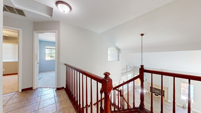 Building Photo - 490 Silvertail Pl