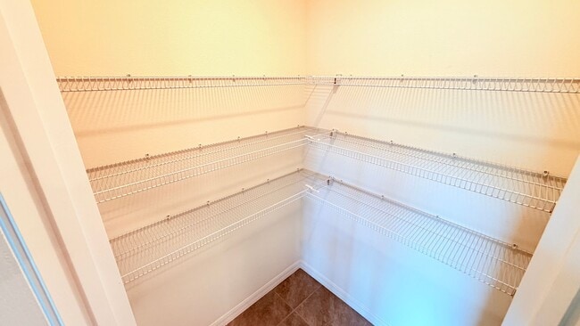 Building Photo - Charming Deltona 4/2 Ready for Move-in!