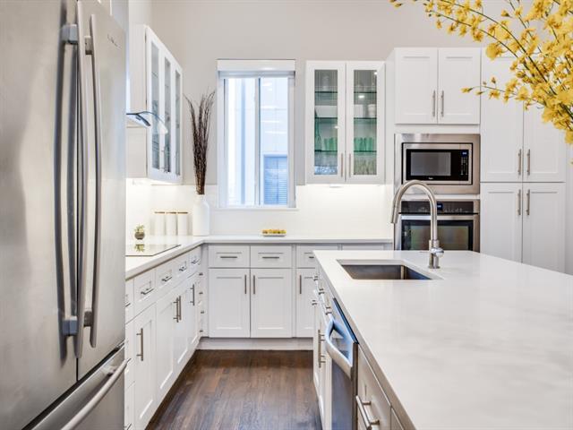 Building Photo - 3816 Roseland Ave