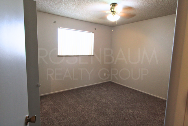 Building Photo - Charming and Cozy 2-bedrooms, 1.5-baths ho...