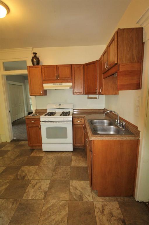 Building Photo - 2127 E Broadway