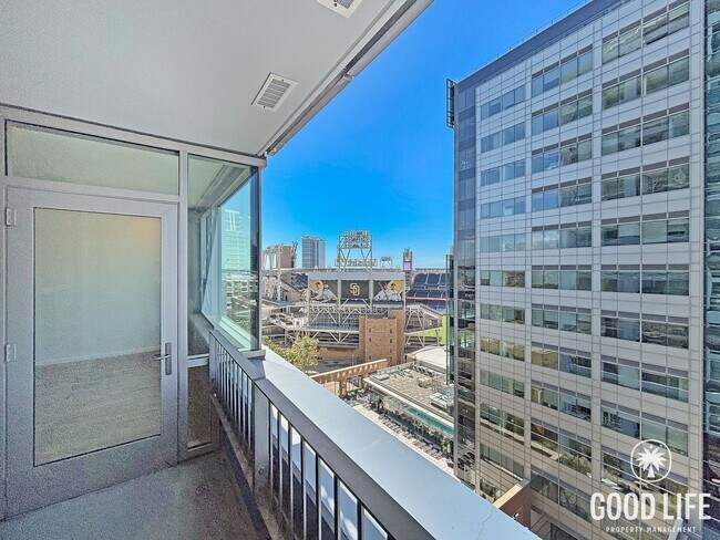 Building Photo - Beautiful 1B/1BA Condo in Downtown Near Petco Park W/ Views, A/C, W/D, Balcony, Rooftop Deck & Gym!