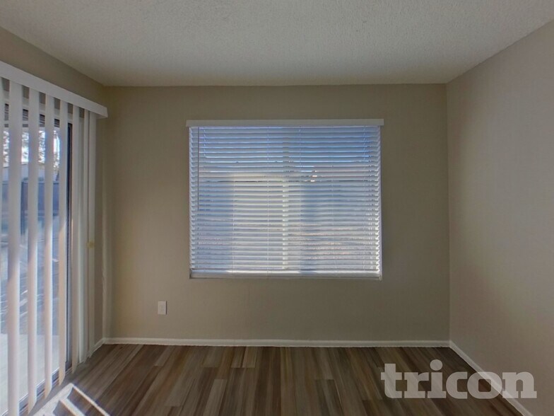 Building Photo - 4055 W Desert Cove Ave