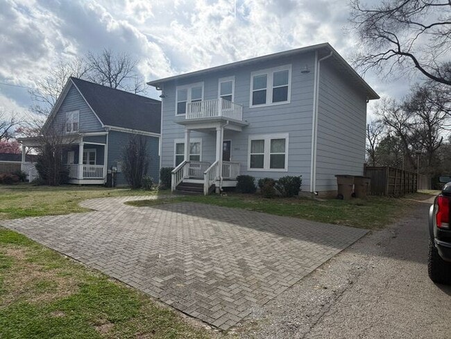 Building Photo - Beautiful Two-Story House in Woodbine - Fenced in Backyard
