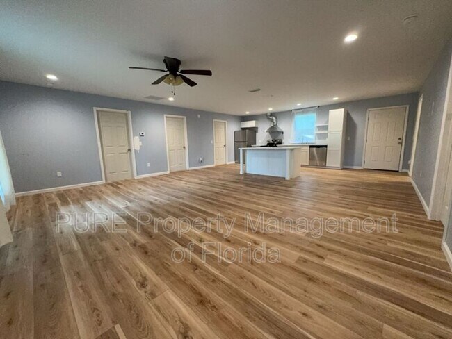 Building Photo - 11330 NE 66th Ln