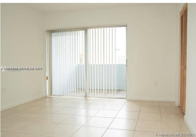 Building Photo - 9365 Fontainebleau Blvd