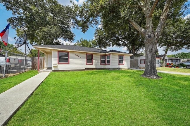 Primary Photo - 8041 Howard Dr