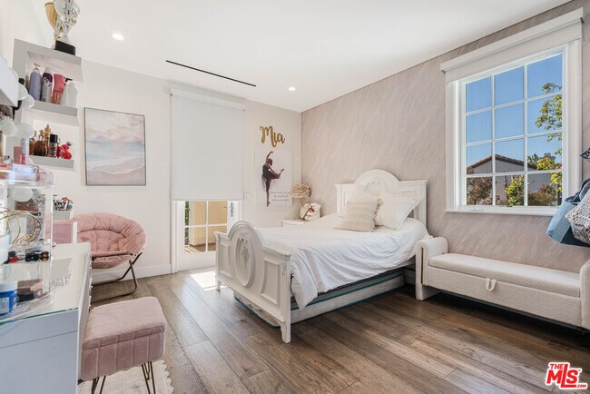 Building Photo - 3880 Prado del Trigo