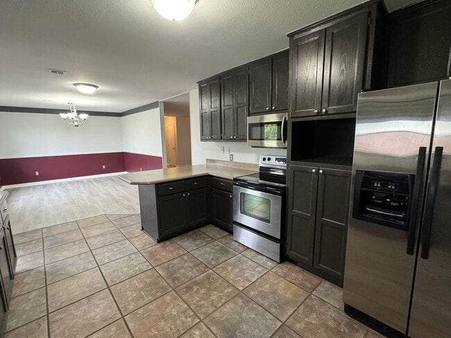 Building Photo - Beautiful home, newly updated near schools