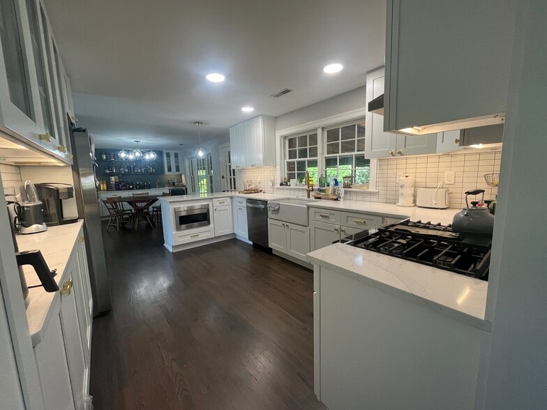 Building Photo - 231 Colonial Ave