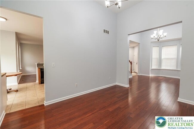 Building Photo - 835 Spring White Dr